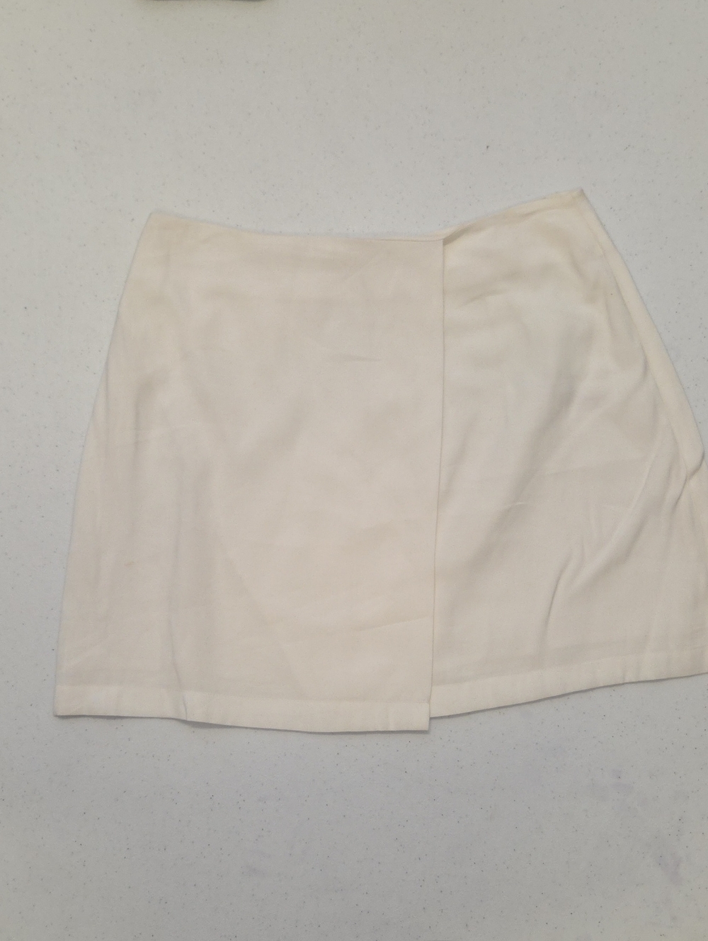 American Threads Minimal Cream Mini Skirt. Clean A-Line Style Size L